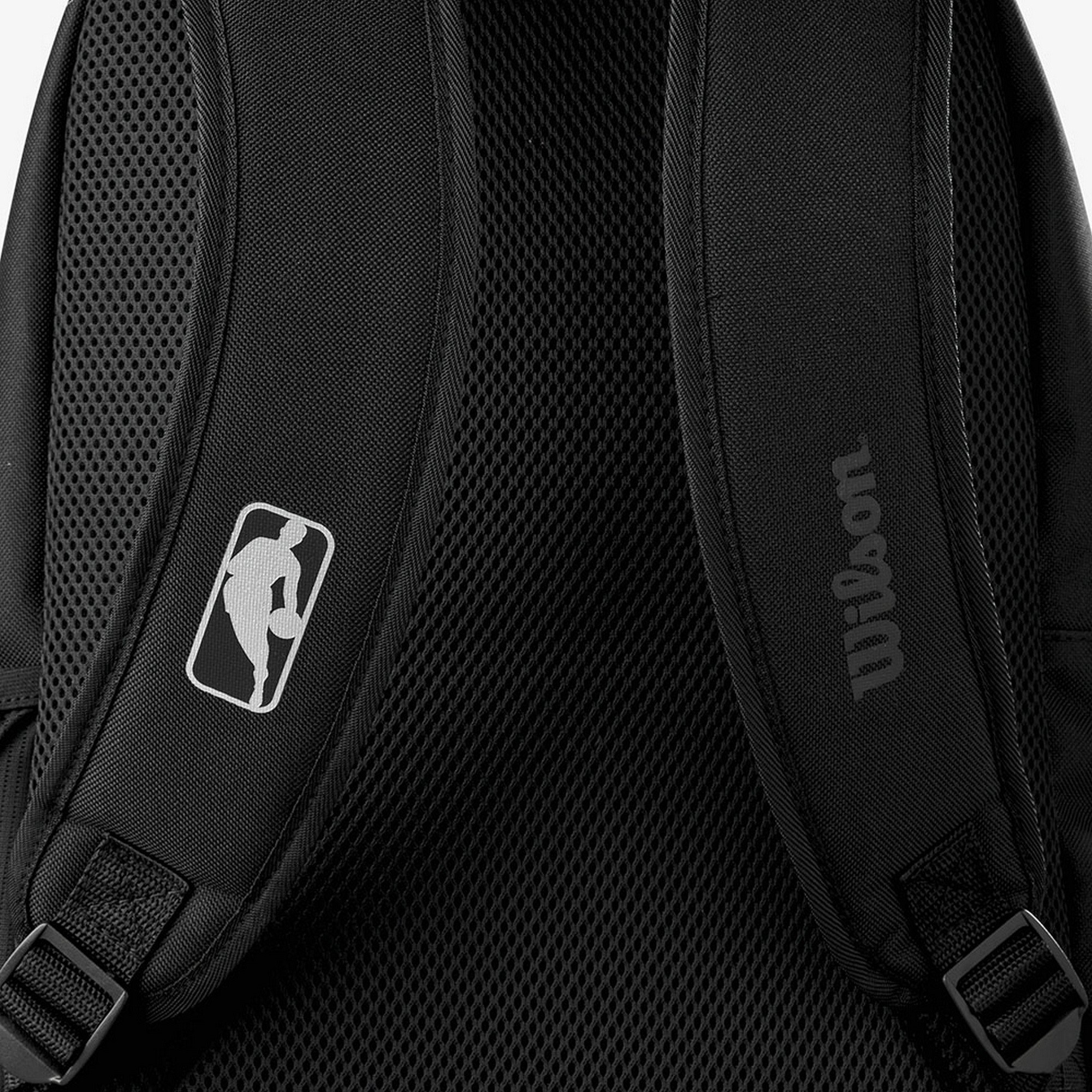 Рюкзак спортивный 45x28x17см, 22л Wilson Team Brooklyn Nets Backpack WZ6015002 черный 2000_2000